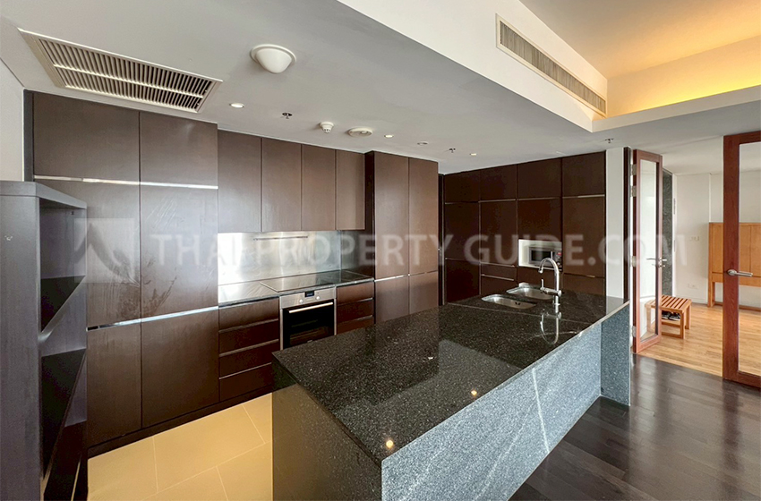 Condominium in Ploenchit : Hansar Rajdamri 