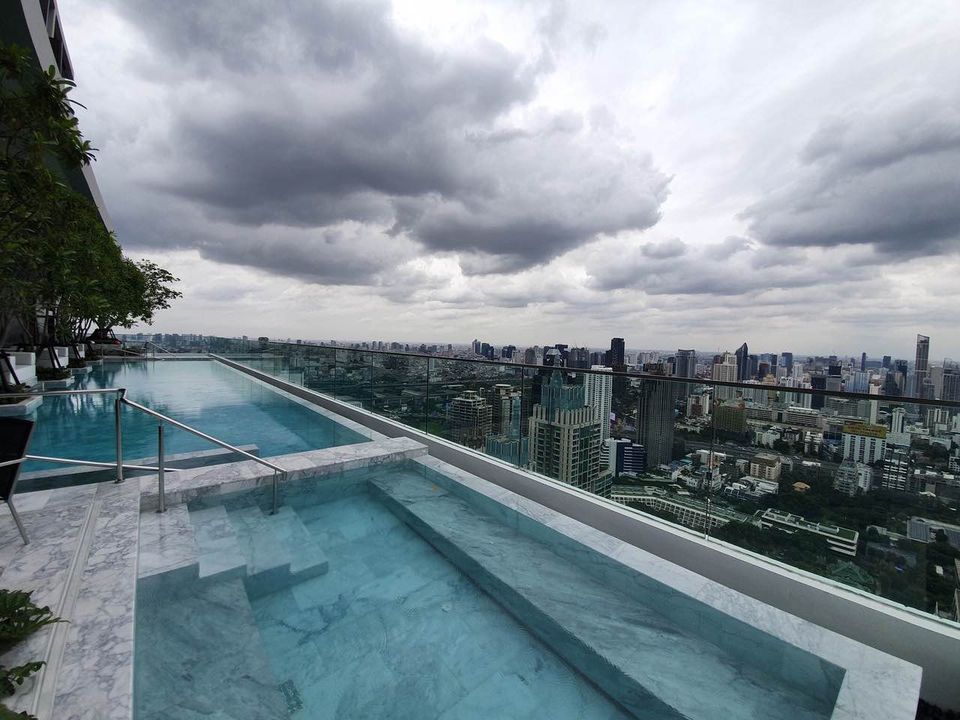 Condominium in Ploenchit 