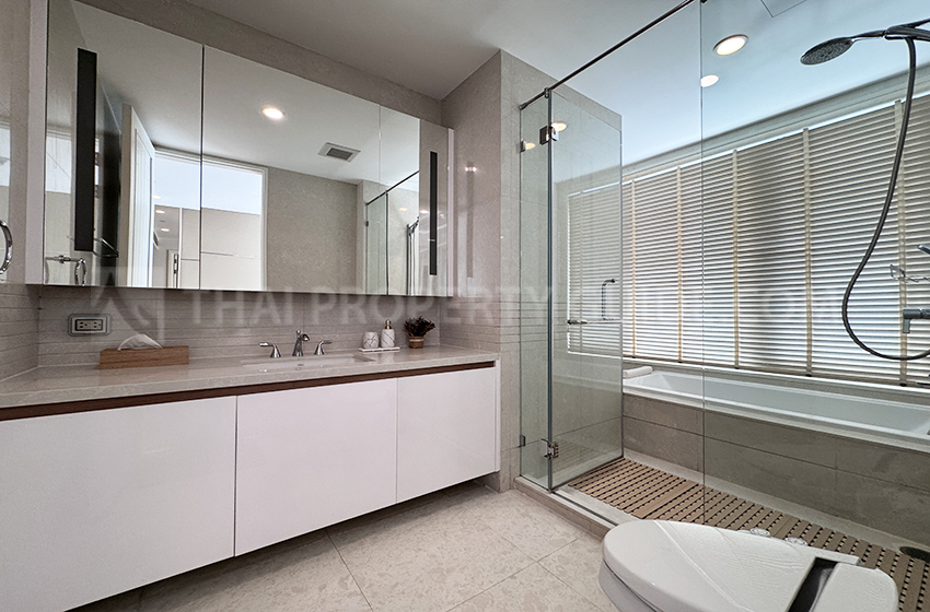 Condominium in Ploenchit 