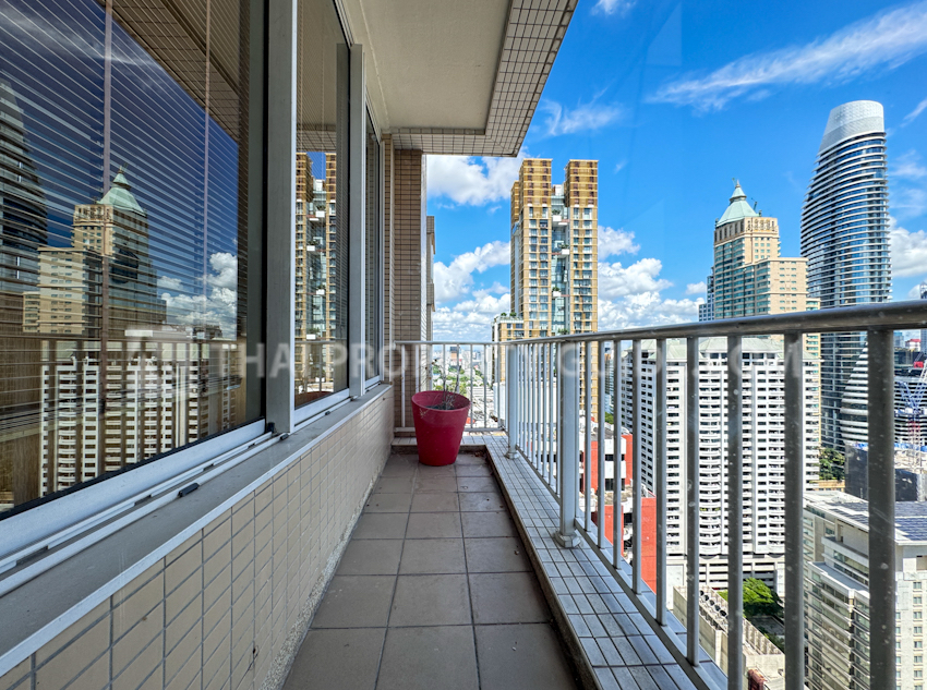 Condominium in Ploenchit 