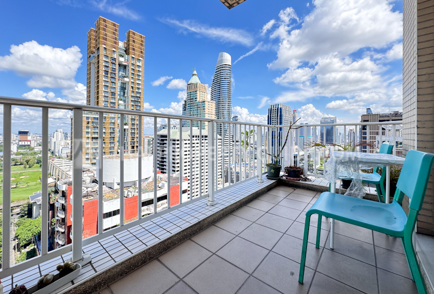 Condominium in Ploenchit 