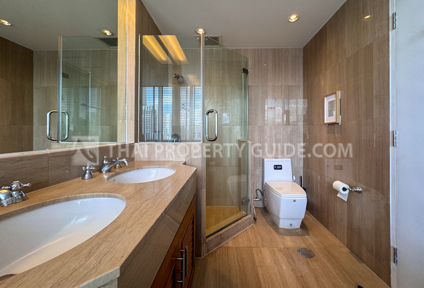 Condominium in Ploenchit 
