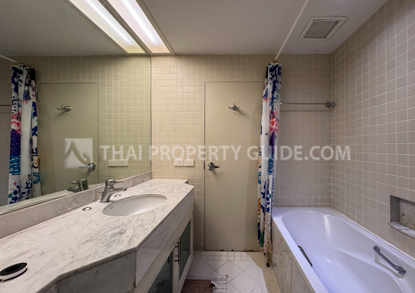 Condominium in Ploenchit 