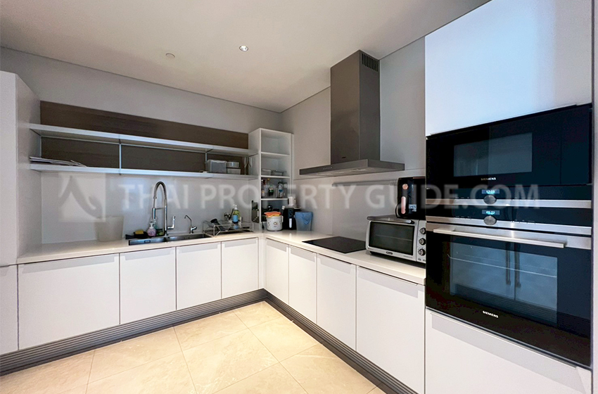 Condominium in Ploenchit