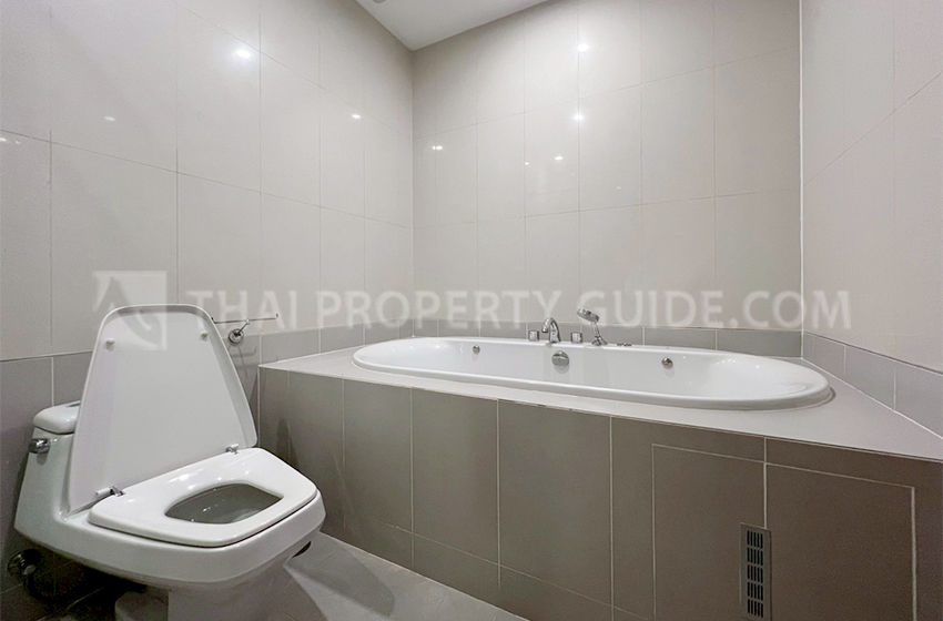 Condominium in Ploenchit : Athenee Residence 