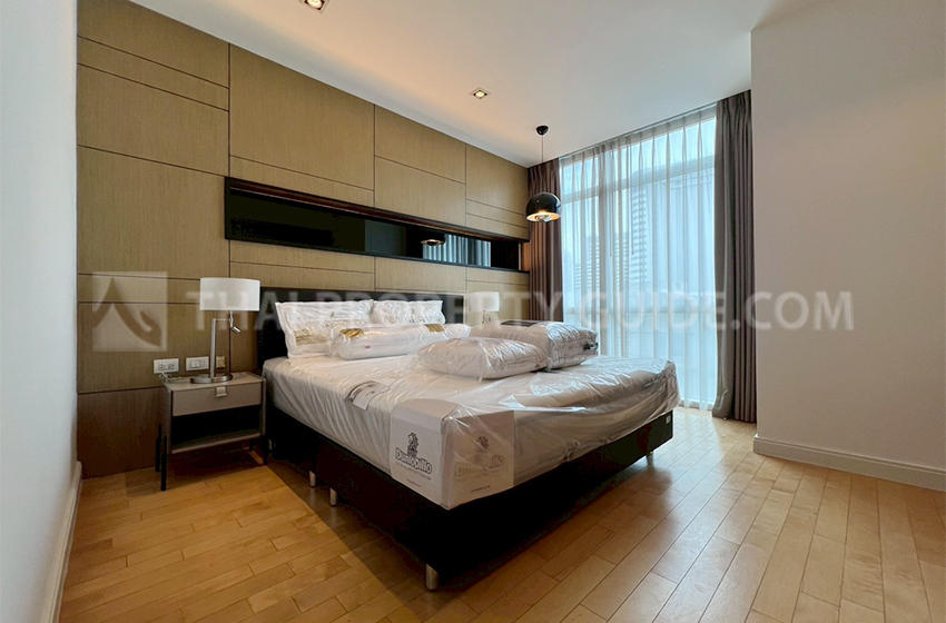 Condominium in Ploenchit : Athenee Residence 