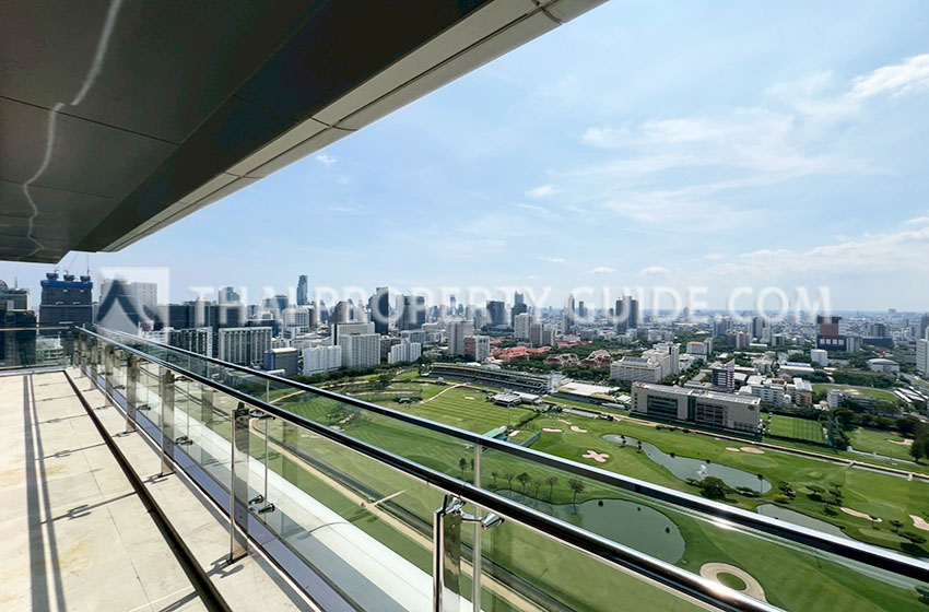 Condominium in Ploenchit 