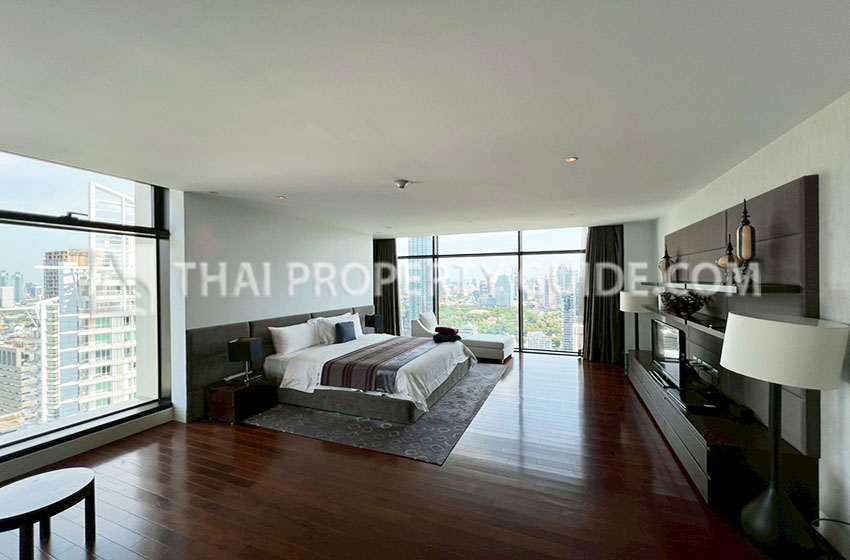 Condominium in Ploenchit 