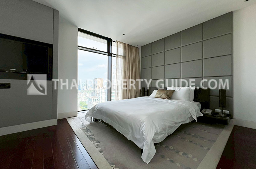 Condominium in Ploenchit 