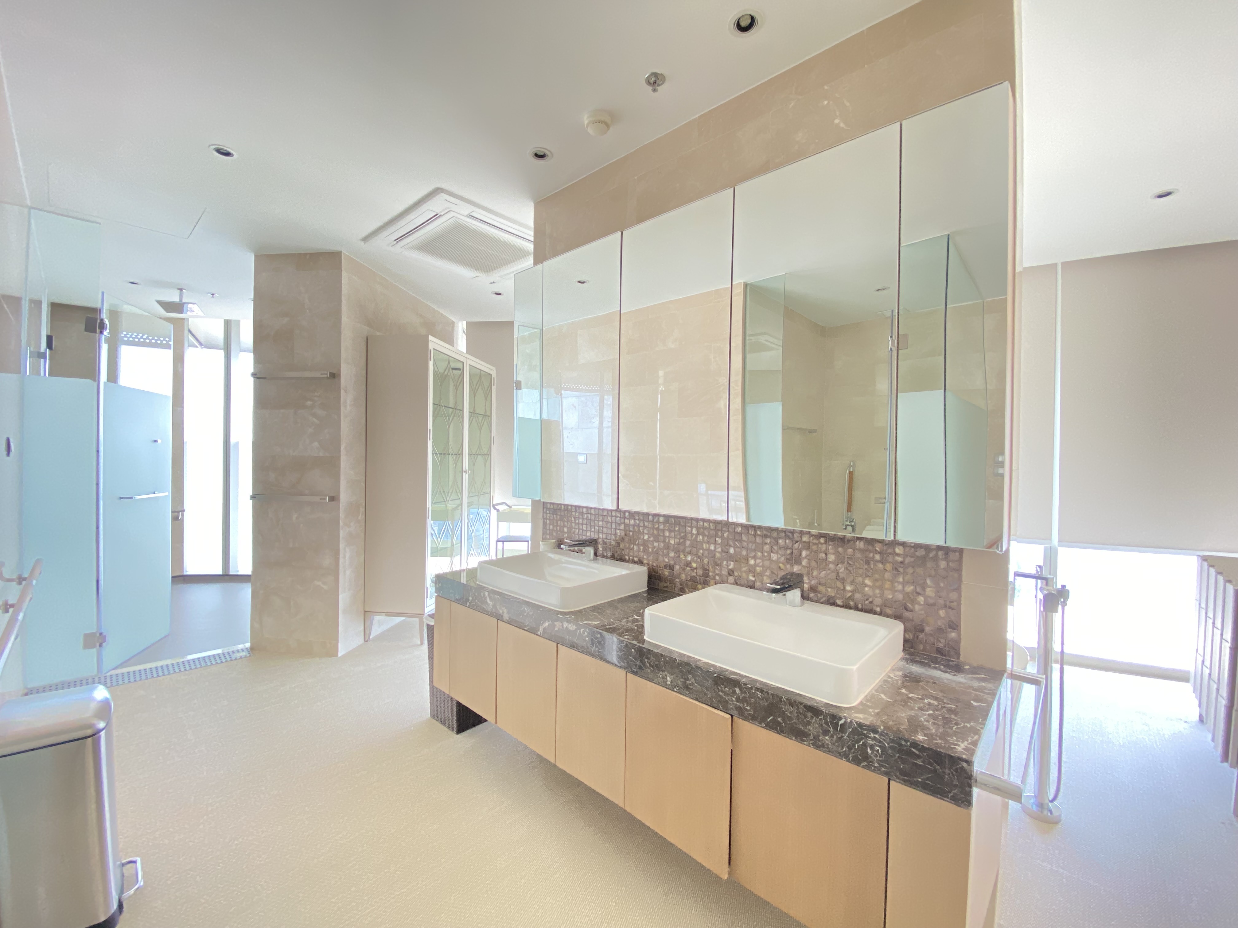 Condominium in Ploenchit : Magnolias Ratchadamri(Condominium) 