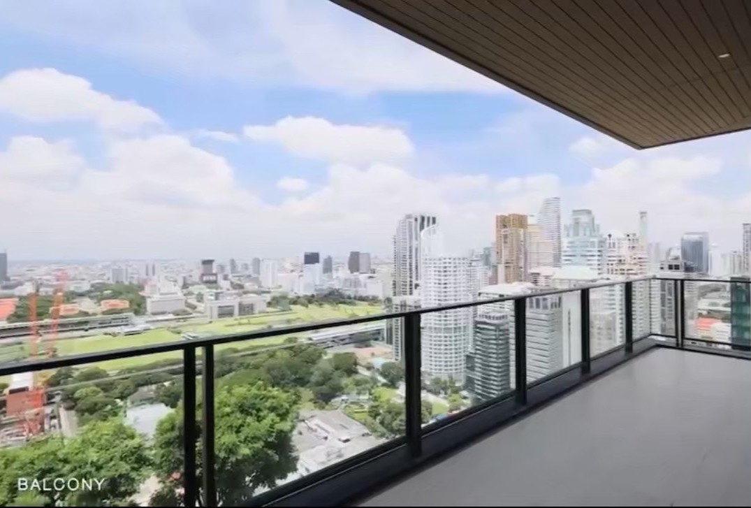 Condominium in Ploenchit 