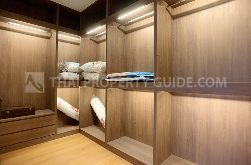 Condominium in Ploenchit 