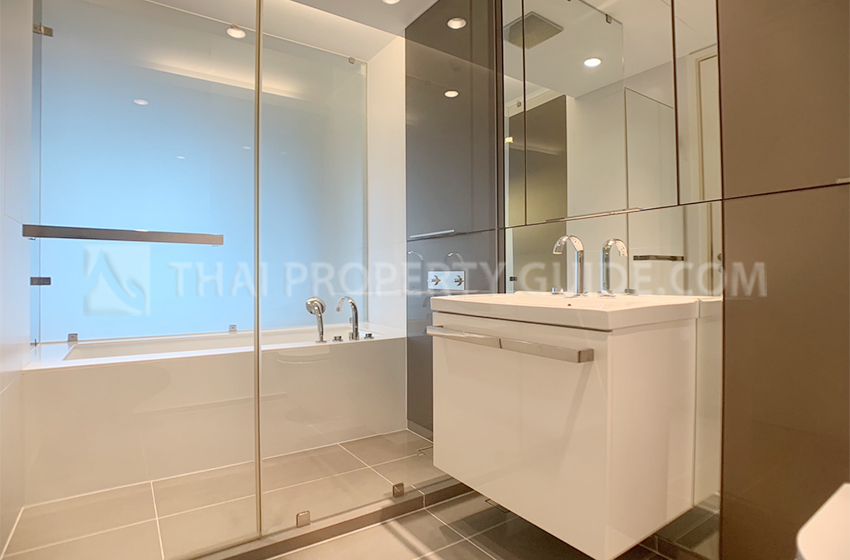 Condominium in Ploenchit 