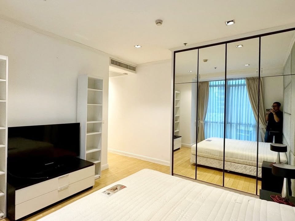 Condominium in Ploenchit : Athenee Residence 