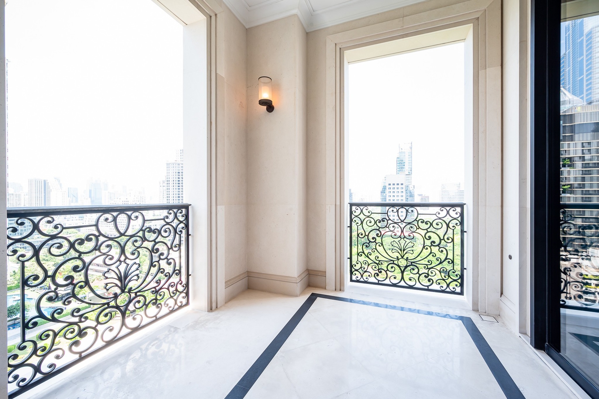 Condominium in Ploenchit 