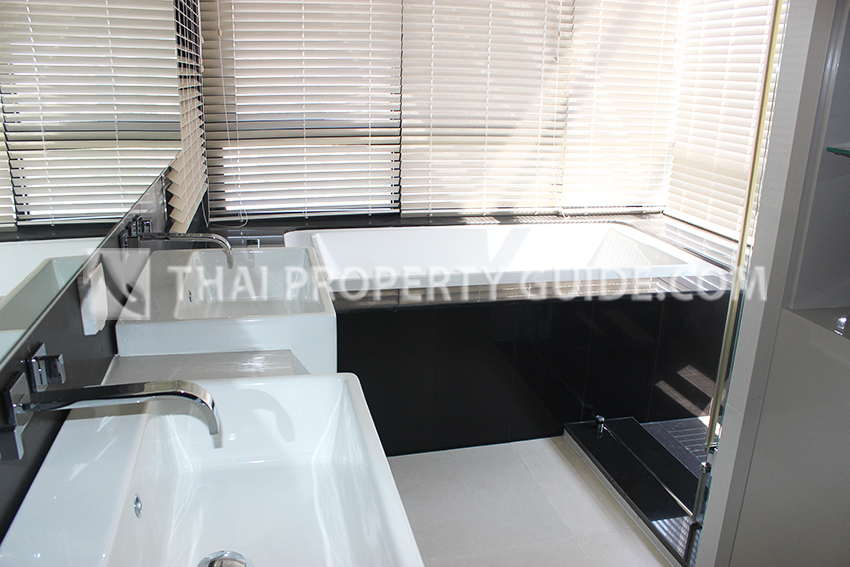 Condominium in Rama 9 