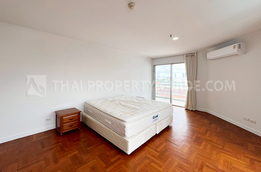 Condominium in Sathorn 