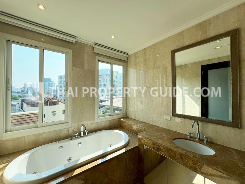 Condominium in Sathorn 