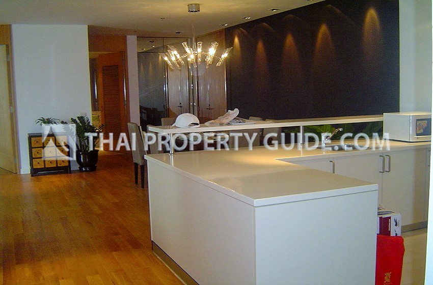 Condominium in Sathorn : The Royal Saladaeng 