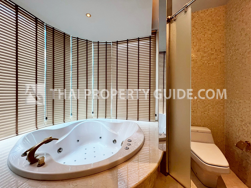 Condominium in Sathorn : The Infinity