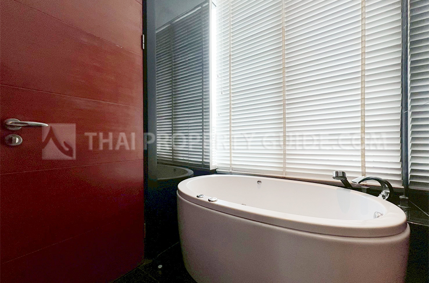 Condominium in Sathorn : The Infinity
