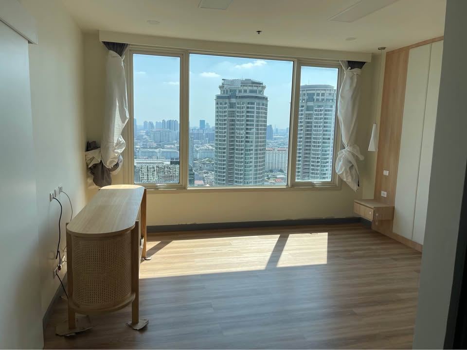Condominium in Sathorn : The Empire Place Sathorn 