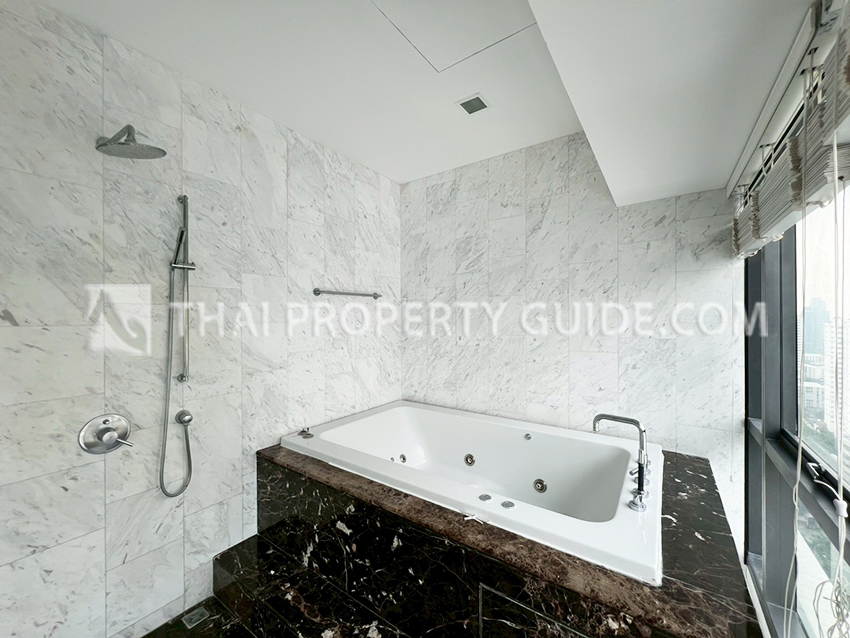 Condominium in Sukhumvit : Le Raffine 39 