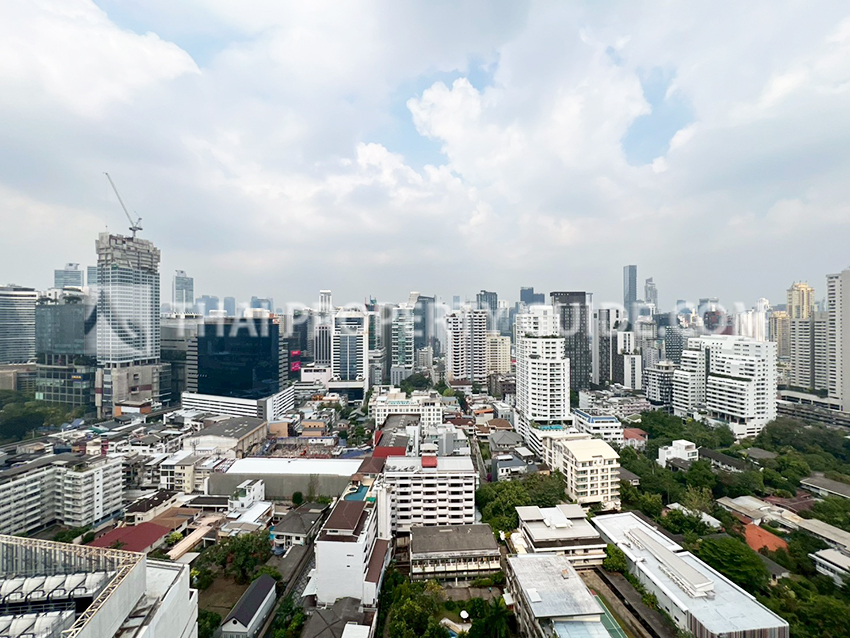 Condominium in Sukhumvit : Le Raffine 39 