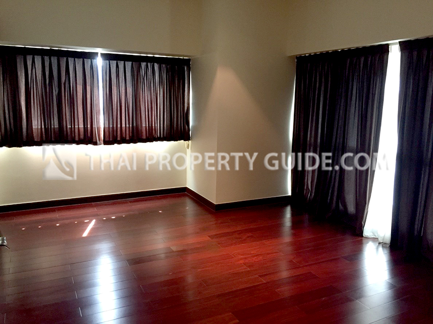 Condominium in Sukhumvit : Le Raffine 31 
