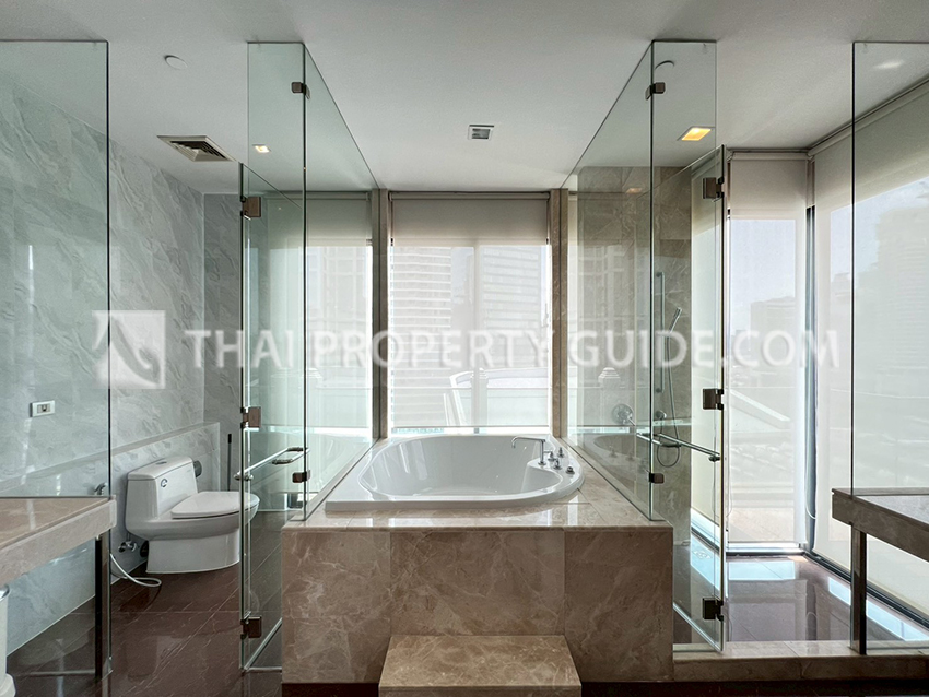 Condominium in Sukhumvit : Le Raffine 39 