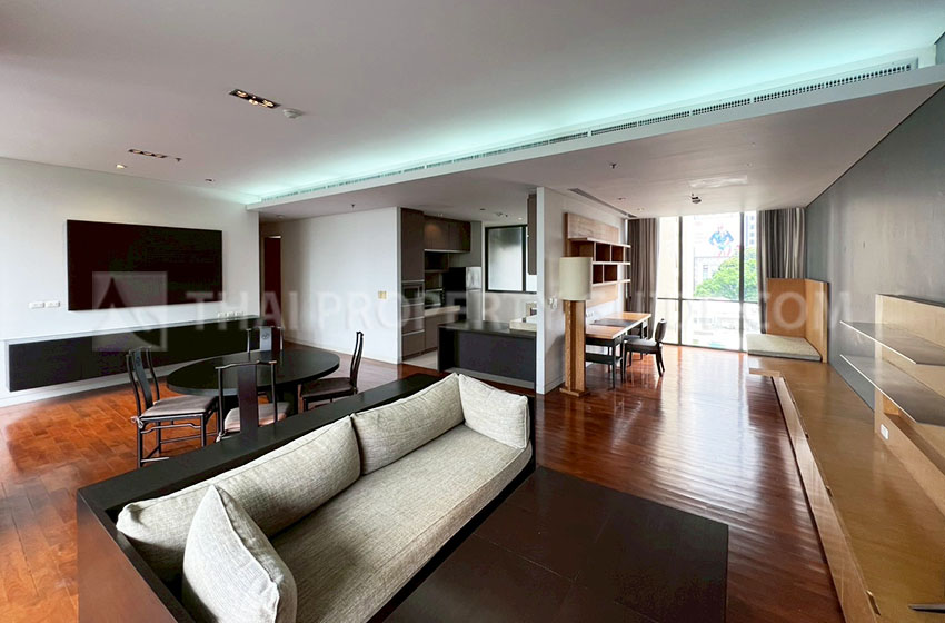 Condominium in Sukhumvit : Domus Condo Suk 16 