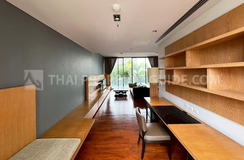 Condominium in Sukhumvit : Domus Condo Suk 16 