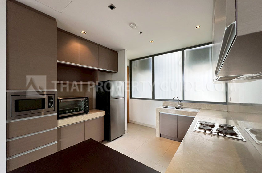 Condominium in Sukhumvit : Domus Condo Suk 16 