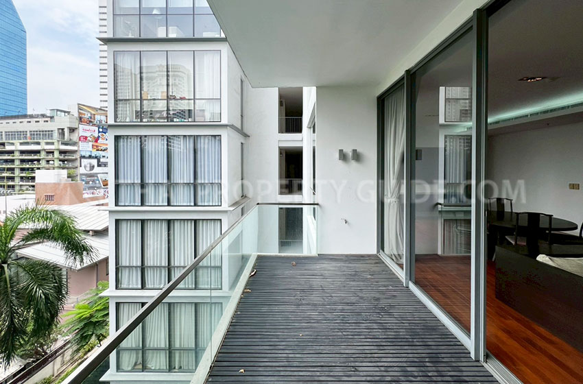 Condominium in Sukhumvit : Domus Condo Suk 16 
