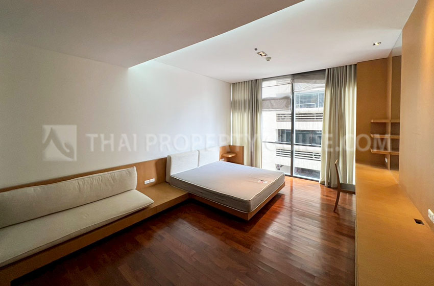 Condominium in Sukhumvit : Domus Condo Suk 16 