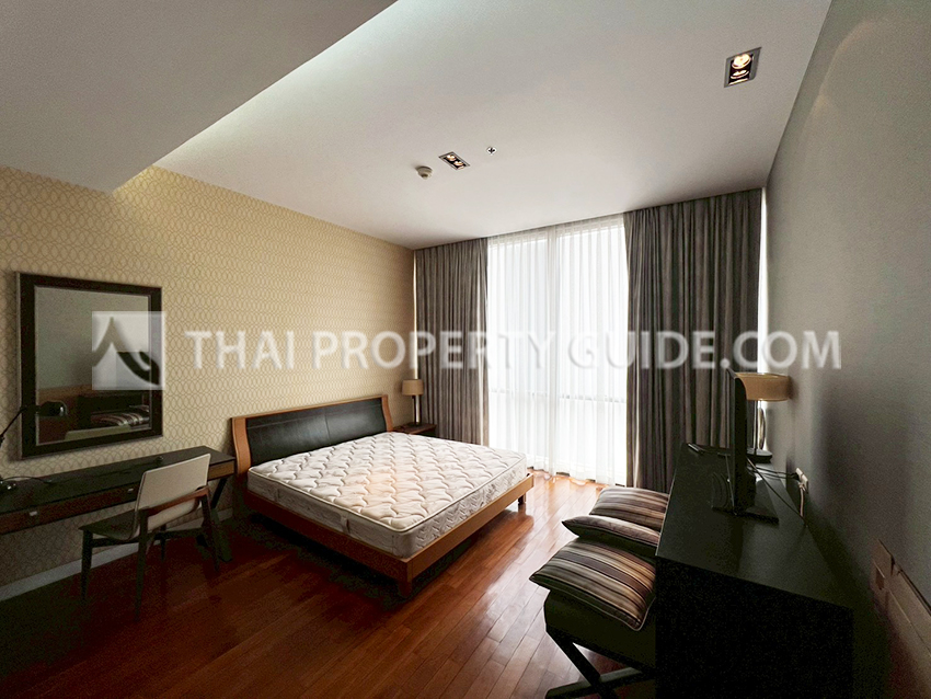 Condominium in Sukhumvit : Domus Condo Suk 16 