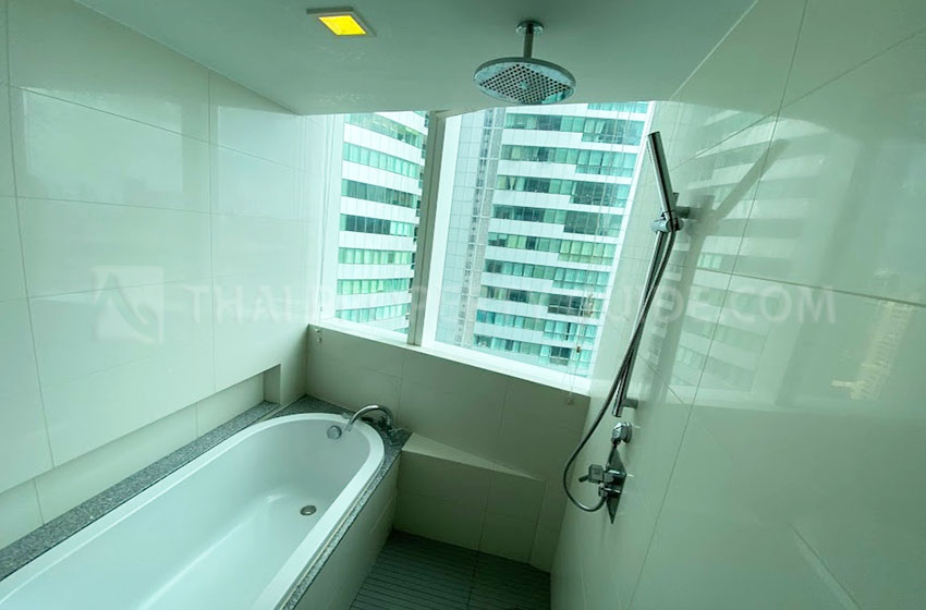 Condominium in Sukhumvit : Millennium Residence 
