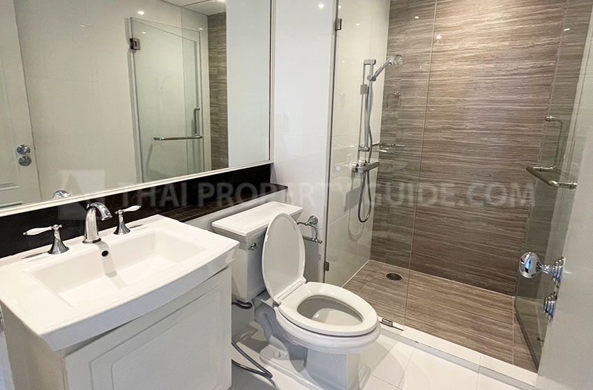 Condominium in Sukhumvit : FullerTon Condominium 