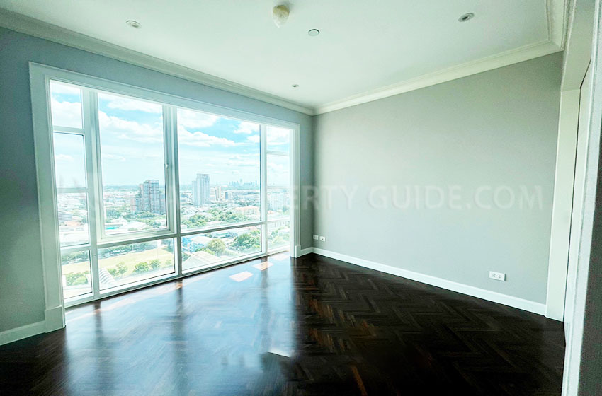Condominium in Sukhumvit : FullerTon Condominium 