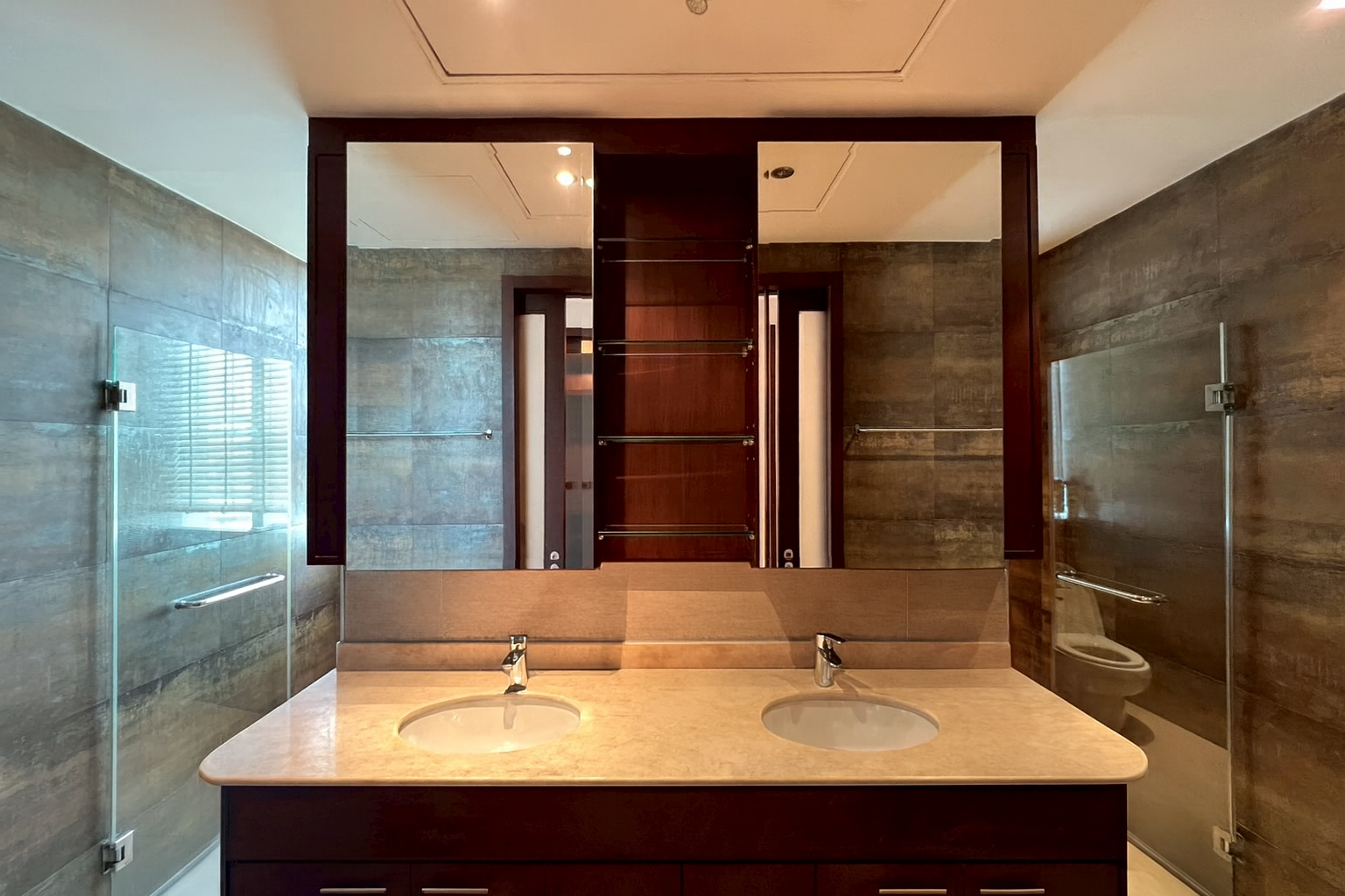 Condominium in Sukhumvit : Millennium Residence 