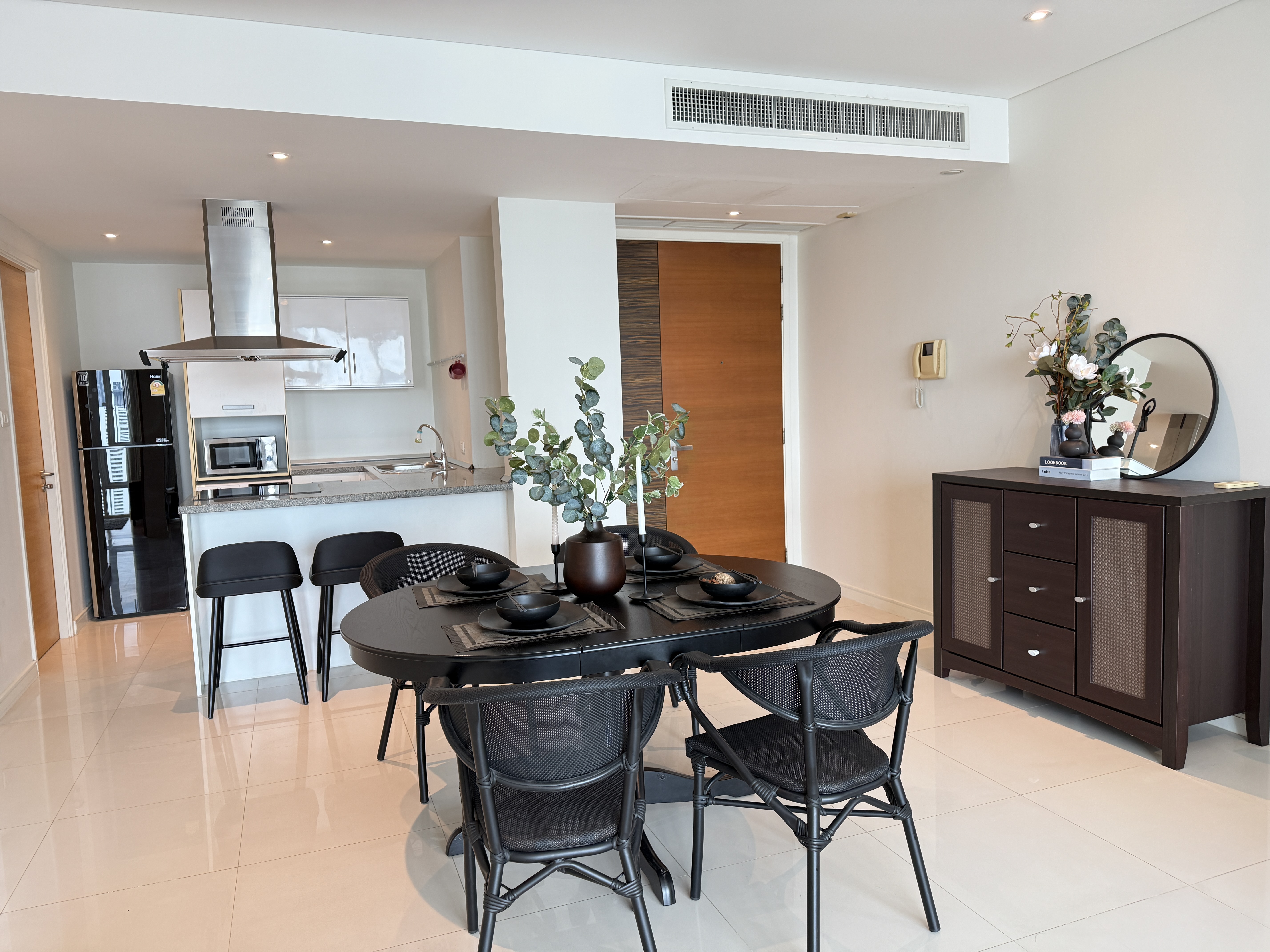 Condominium in Sukhumvit : FullerTon Condominium 