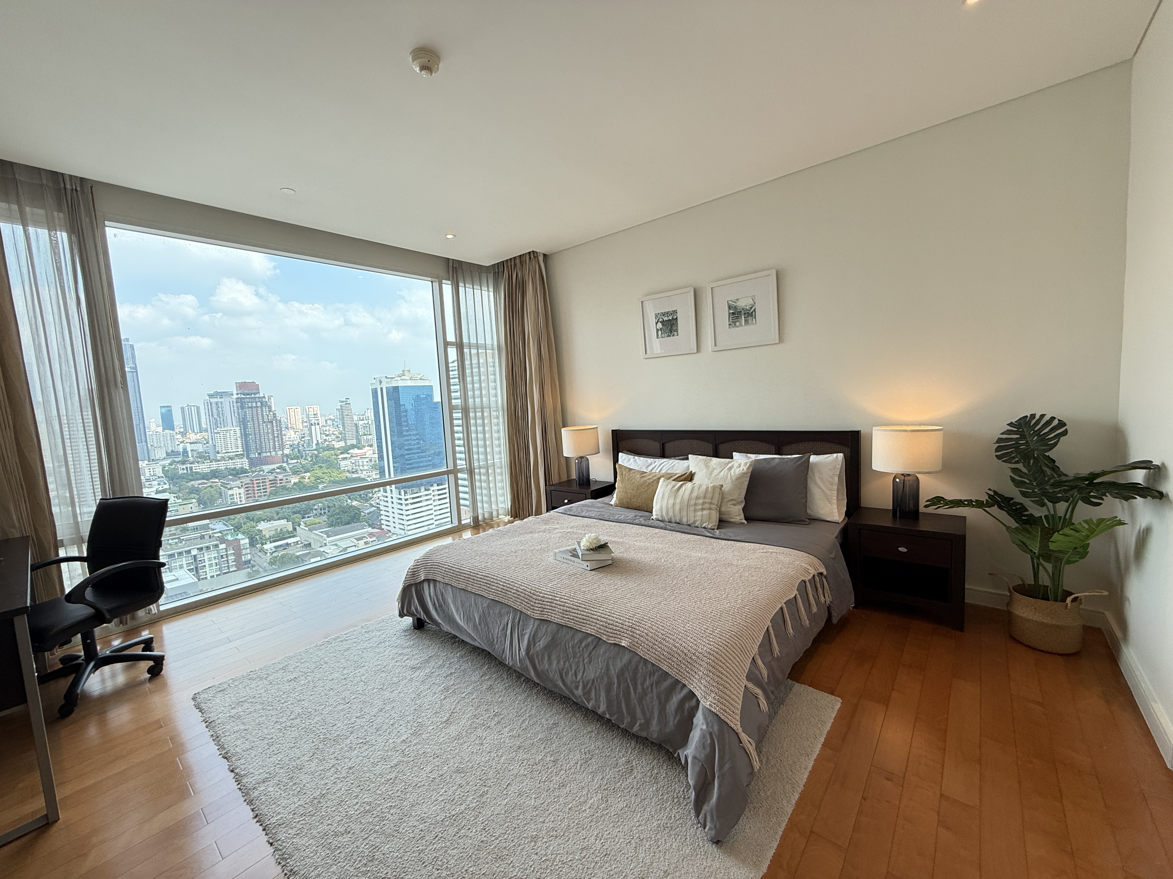 Condominium in Sukhumvit : FullerTon Condominium 