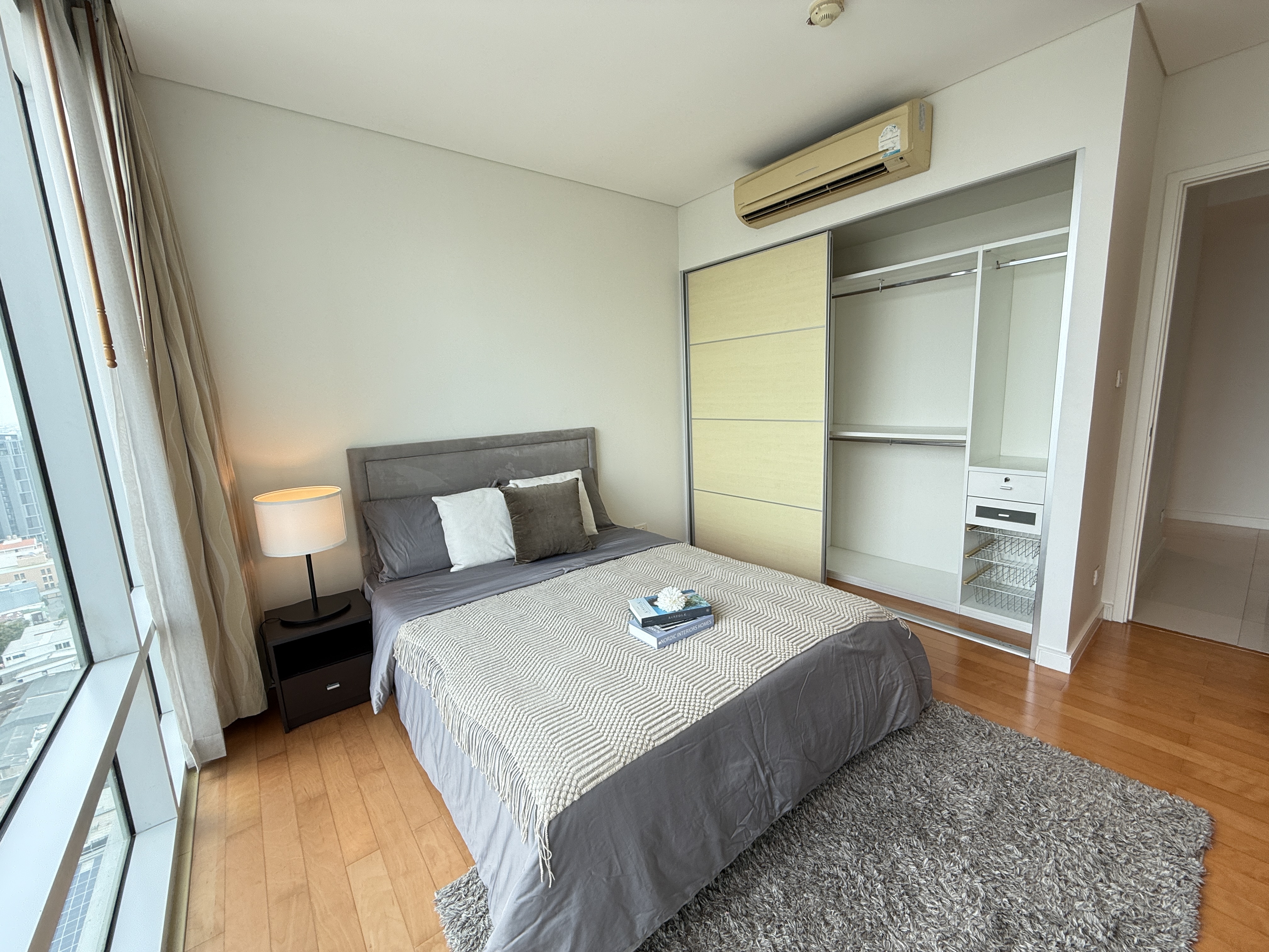 Condominium in Sukhumvit : FullerTon Condominium 