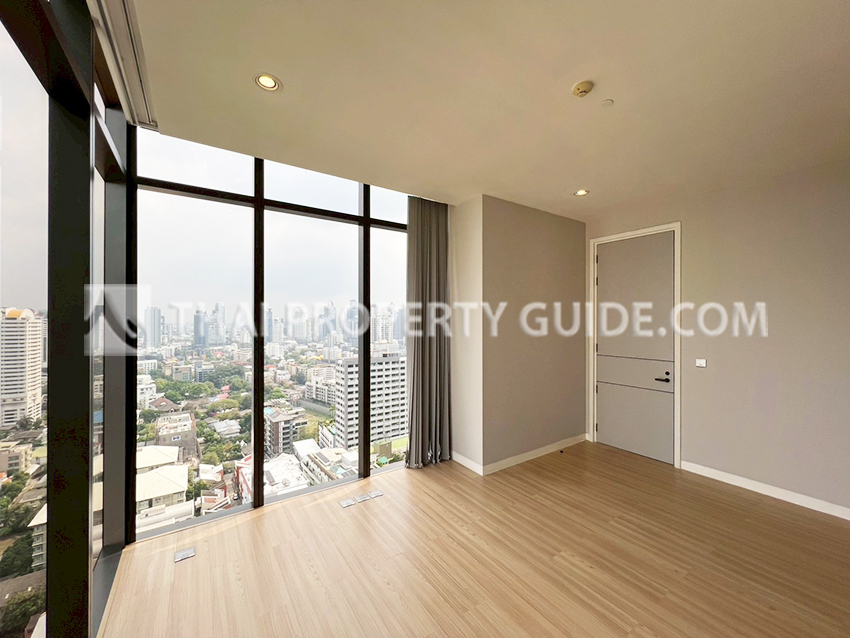 Condominium in Sukhumvit : Vittorio Condominium at Sukhumvit 39 