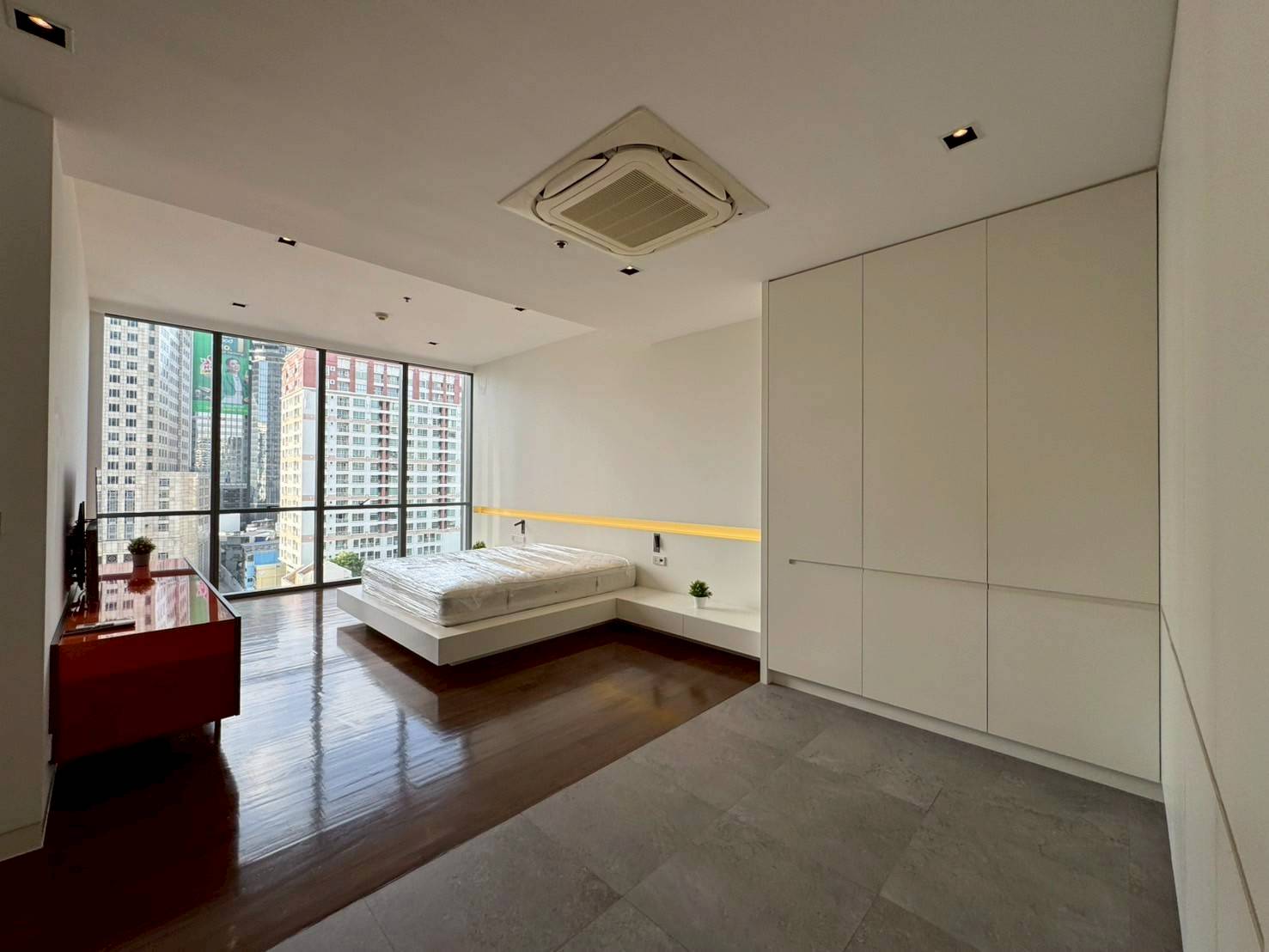 Condominium in Sukhumvit : Domus Condo Suk 16 