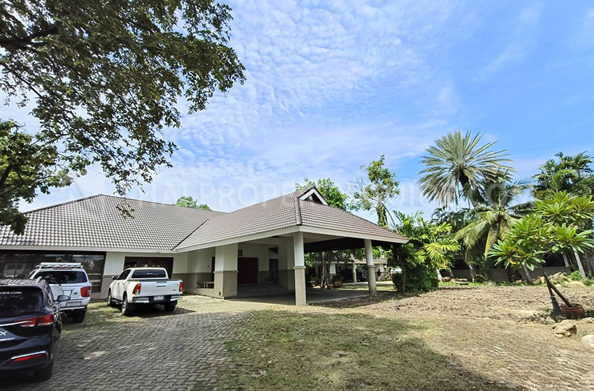 House in Chaengwattana (near Nichada Thani)