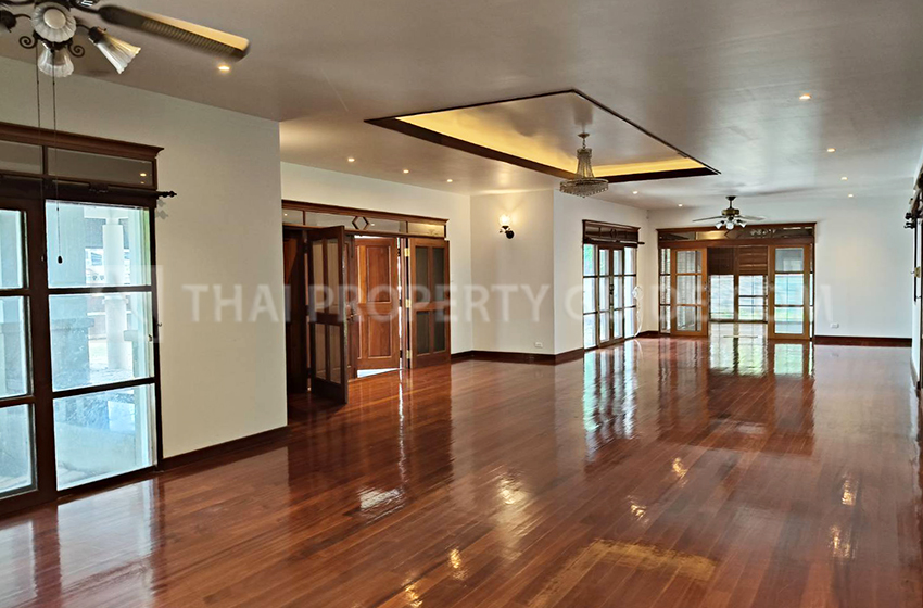 House in Chaengwattana (near Nichada Thani)