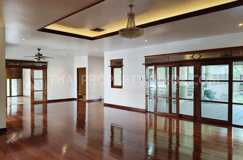 House in Chaengwattana (near Nichada Thani)