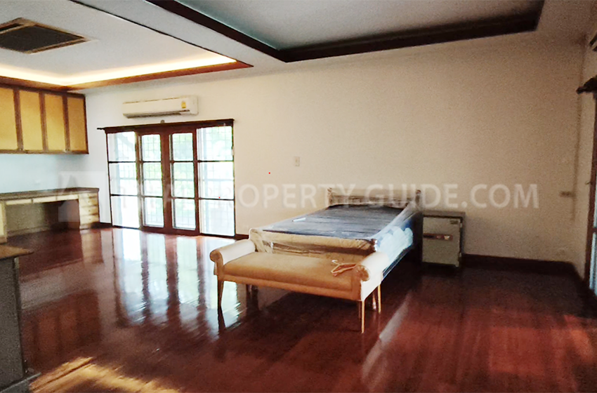 House in Chaengwattana (near Nichada Thani)