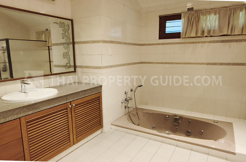 House in Chaengwattana (near Nichada Thani)